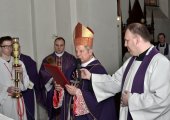 Przeniesienie relikwii Drzewa Krzyża św. do kaplicy Kochanowskich - 5.03.2017 (fot. Robert Topór)